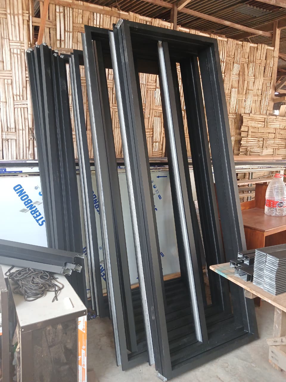 Pintu Almini